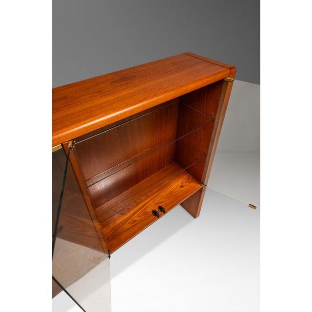 Brown Danish Mid-Century Modern Display Case / Cabinet Topper in Teak W/ Glass Doors & Adjustable Shelves Attributed to D-Scan, C. 1980s For Sale - Image 8 of 14
