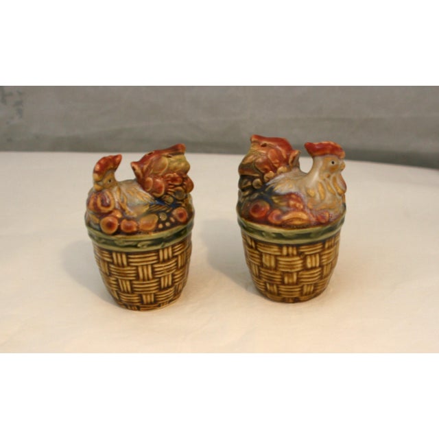 Vintage Nesting Hens or Chickens Salt and Pepper Shakers These ceramic shakers have been designed to resemble nesting hens...