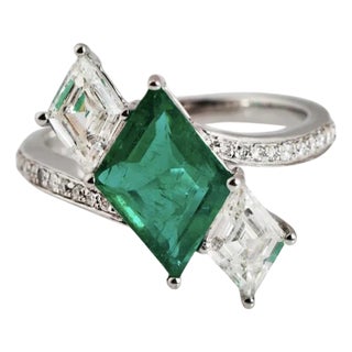 Natural zambian emerald diamond ring in 18k gold For Sale