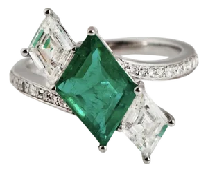 Natural zambian emerald diamond ring in 18k gold