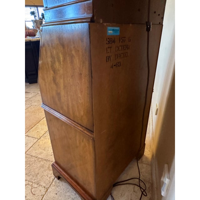 1980s Drexel Heritage “Et Cetera Collection” Inlaid Walnut Secretary Desk Bookcase With Bubble Glass For Sale - Image 9 of 9