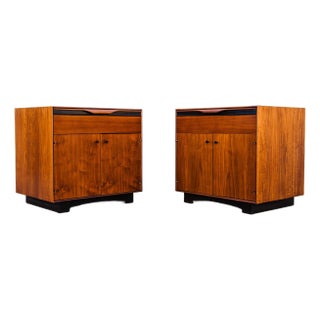 1970s Pair Restored Mid Century Walnut Nightstands by Glenn of California For Sale