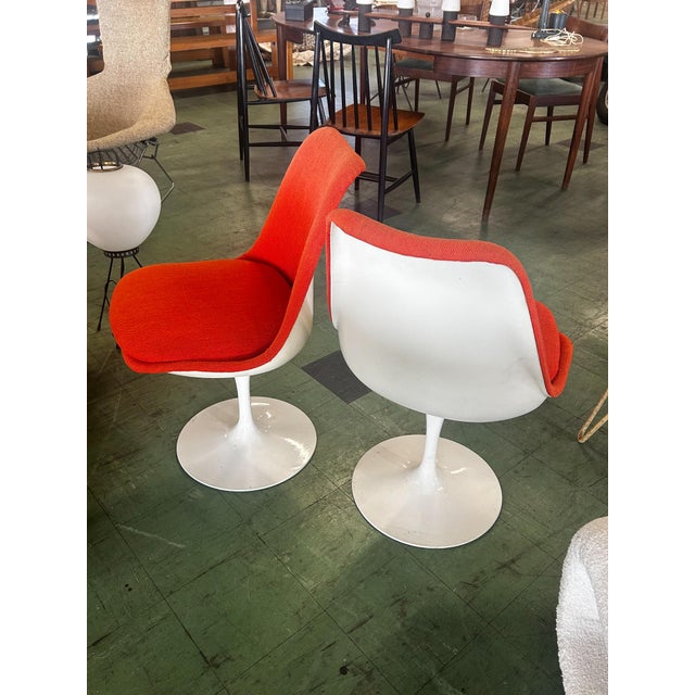 White Swivel Chairs attributed to Eero Saarinen for Knoll Inc. / Knoll International, 1970s, Set of 6 For Sale - Image 8 of 8