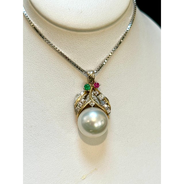 14mm South Sea Cultured Pearl & Diamond 18 K Gold Two Tone Pendant + Chain 14 KG For Sale - Image 4 of 18