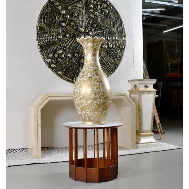 Late 20th Century Chinese Porcelain Yuhuchunping 30 Inch Gold and White Palace Vase With Scalloped Top For Sale - Image 5 of 12