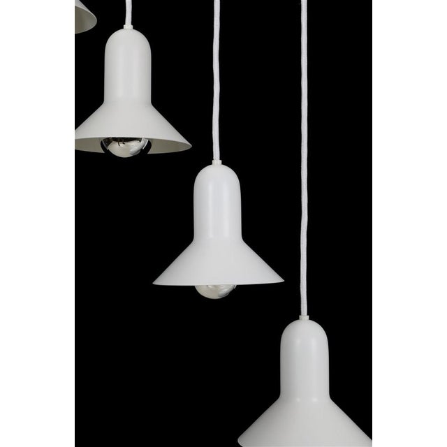 Original e27 / standard ceramic bulb holder. This light is suitable for use with classic but also modern led light bulbs...