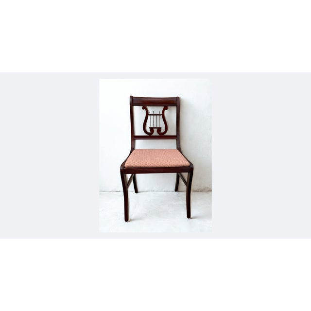 Neoclassical 1940s Attributed to Bassett Regency Klismos Lyre-Back Mahogany Dining Chairs - Set of 6 For Sale - Image 3 of 11