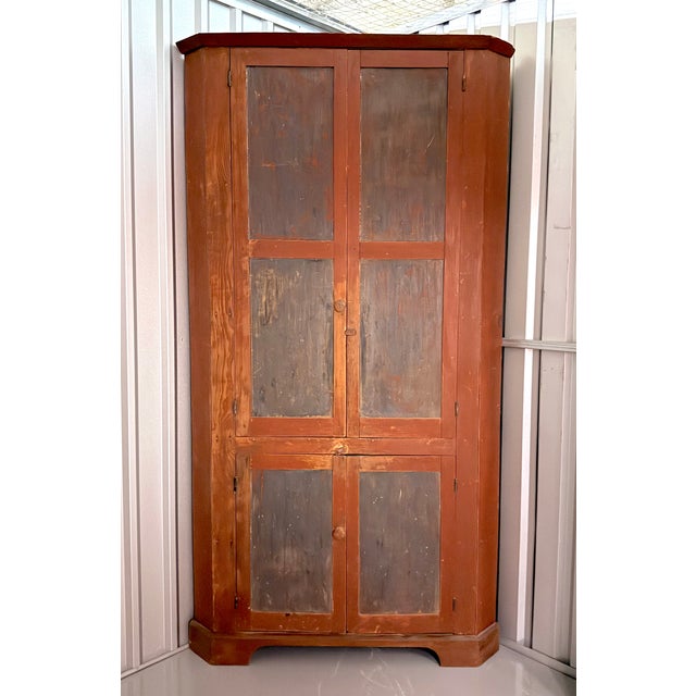 Farmhouse Antique American Primitive Painted Two-Tone Corner Cupboard, Virginia For Sale - Image 3 of 10
