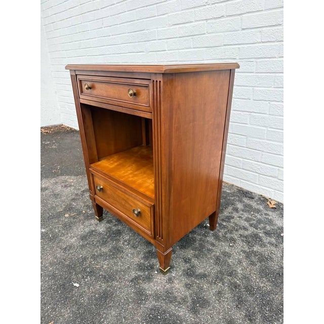 Late 20th Century Kindel Grand Rapids Regency Style Fruitwood Nightstand For Sale - Image 12 of 16