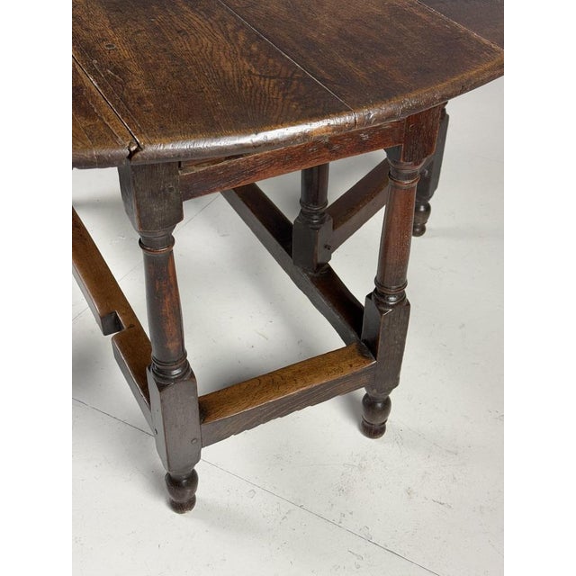 English Gateleg Table in Oak For Sale - Image 4 of 18