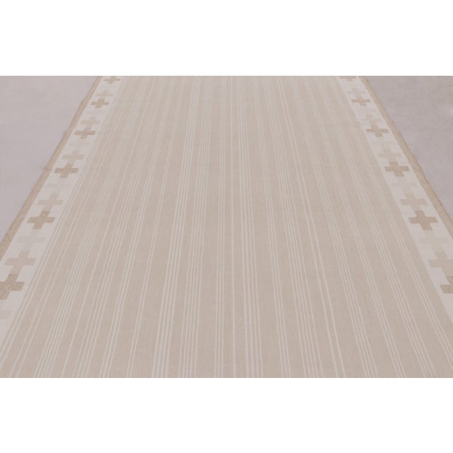 This 8x11 Dhurrie rug represents an exciting contemporary flatweave collection from Rug & Kilim—a modern take on antique...