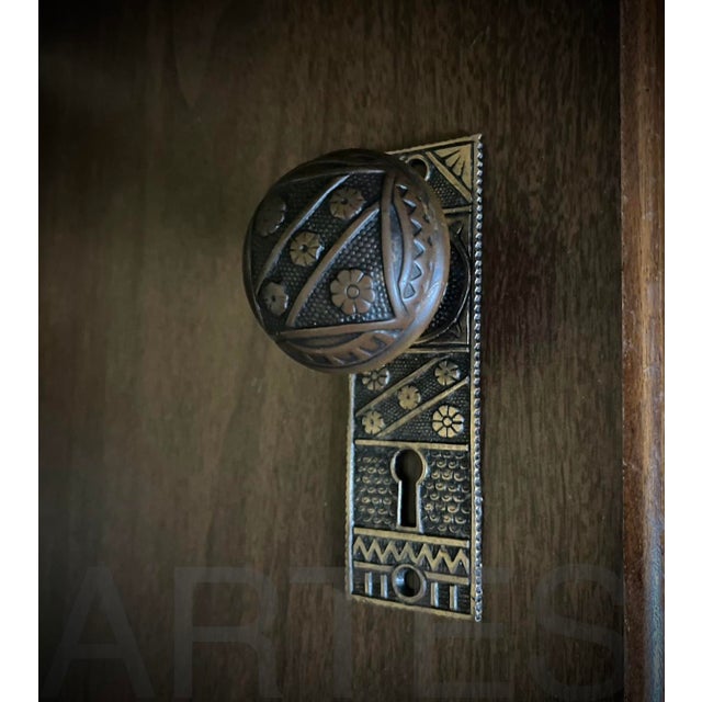 1880s Antique American Bronze Door Knobs With Door Plates - 5 Pieces For Sale - Image 9 of 9