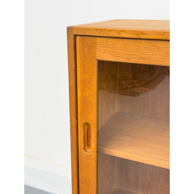 Wood Danish Oak Display Case from Brouer, 1960s For Sale - Image 7 of 18