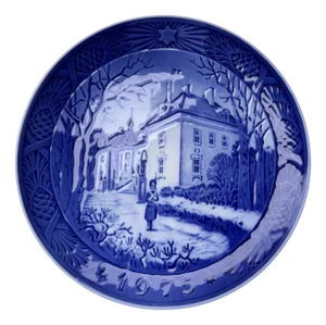 Christmas Plate the Queens Christmas Residence from Royal Copenhagen, Denmark, 1975
