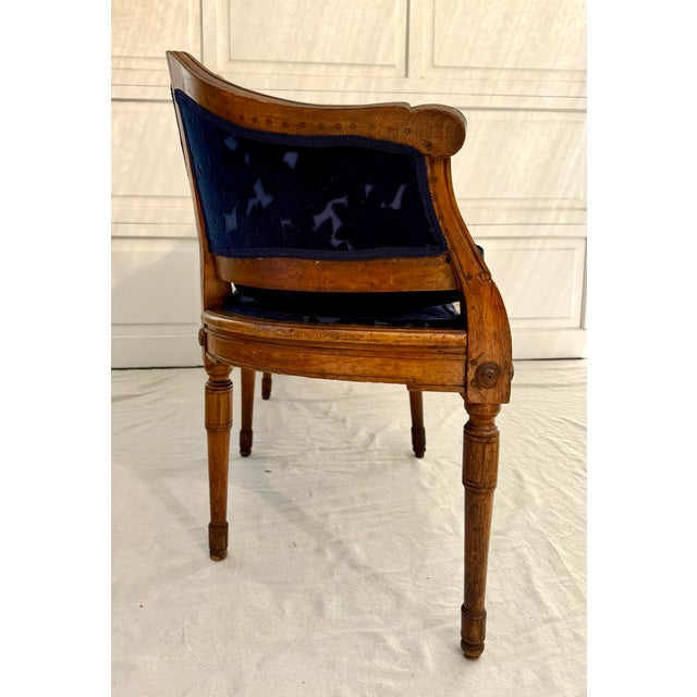 Late 19th Century Carved Wood Louis XVI Settee With Newly Upholstered Navy Cut Velvet For Sale - Image 4 of 11