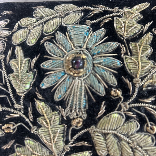 Early 20th Century Vintage Zardozi Embroidered Floral Jewelry Trinket Box For Sale - Image 10 of 10
