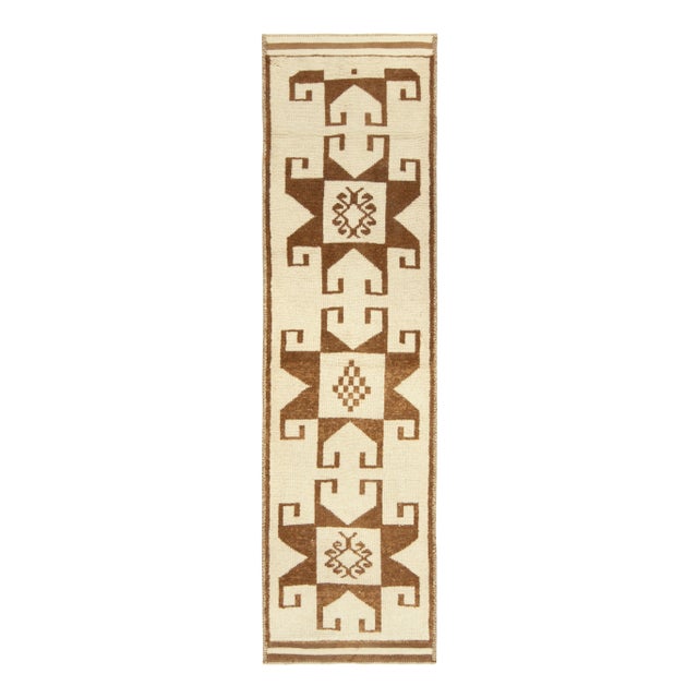 White Vintage Tribal Runner in White & Beige-Brown Medallion Patterns For Sale - Image 8 of 8