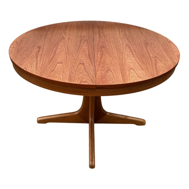 Scandinavian Round Extendable Table in Teak, 1970s For Sale