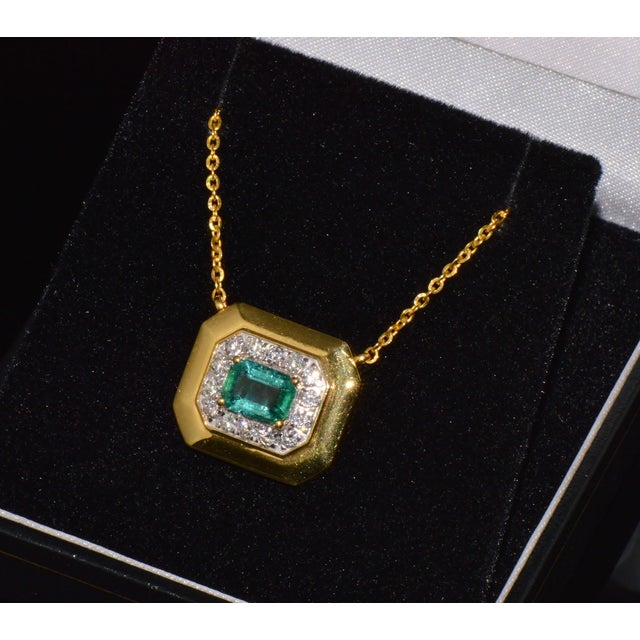 Gia Certified Natural 1.76Cts Emerald Diamond 18k Solid Gold Necklace For Sale - Image 15 of 17