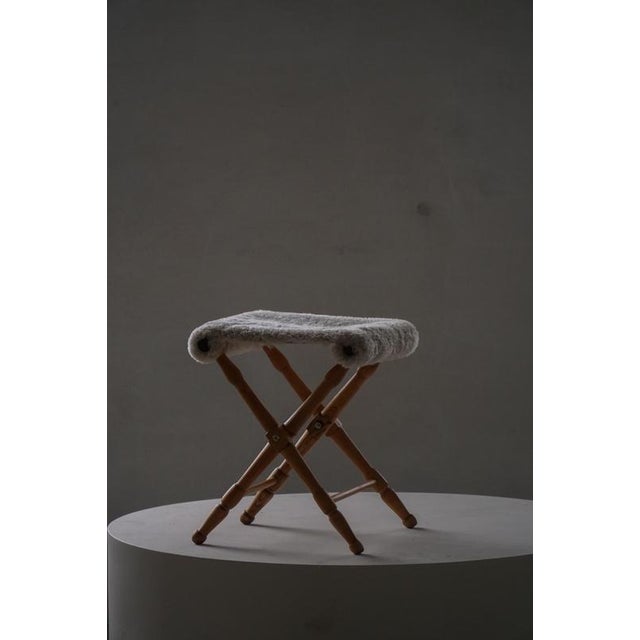 Poul Hundevad Mid-Century Modern Danish Folding Stools with Sheepskin Upholstery, 1960s, Set of 2 For Sale - Image 4 of 14