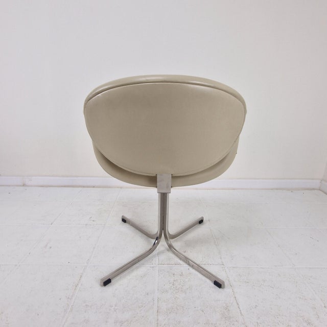 Metal Mid-Century Modern Ivory Leather Little Tulip Chairs by Pierre Paulin for Artifort For Sale - Image 7 of 12