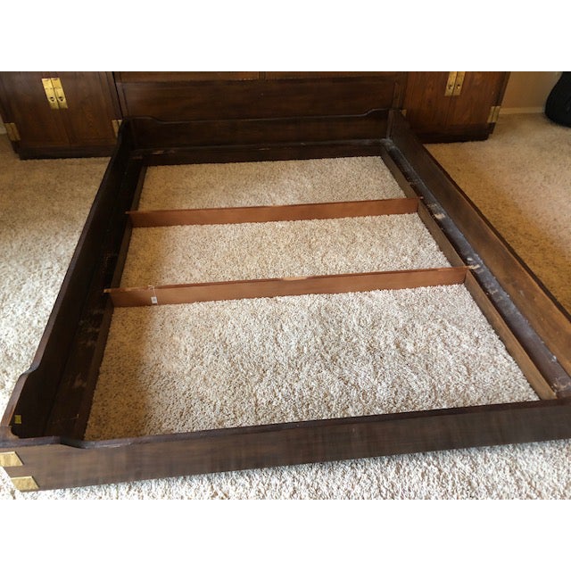 Henredon Scene One Campaign Style Queen Bedroom Set Set Of 6