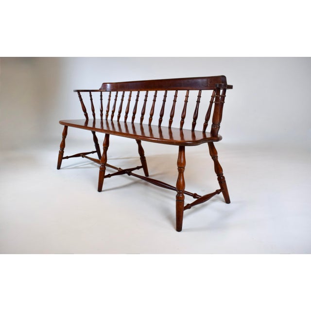 American Philadelphia Windsor Style Lowback Bench Settee, 20th Century For Sale - Image 3 of 15