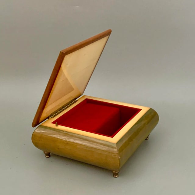Traditional Vintage Italian Burl Elm Marquetry Footed Jewelry Music Box “ Playing Memory “ With Reuge Swiss Movement For Sale - Image 3 of 13