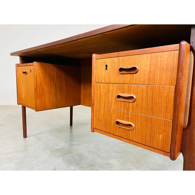 Danish Modern Arne Vodder Style Teak Writing or Executive Desk 1960s For Sale In Philadelphia - Image 6 of 9