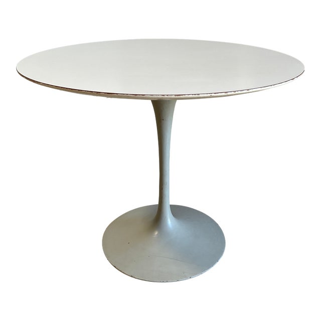 Eero Saarinen Petite Tulip Table for Knoll For Sale