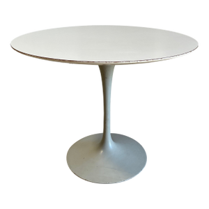 Eero Saarinen Petite Tulip Table for Knoll