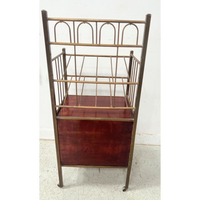 Rolling bar in brass and giltwood Square brass base with casters Veneered wood cabinet with a hinged door Good condition...