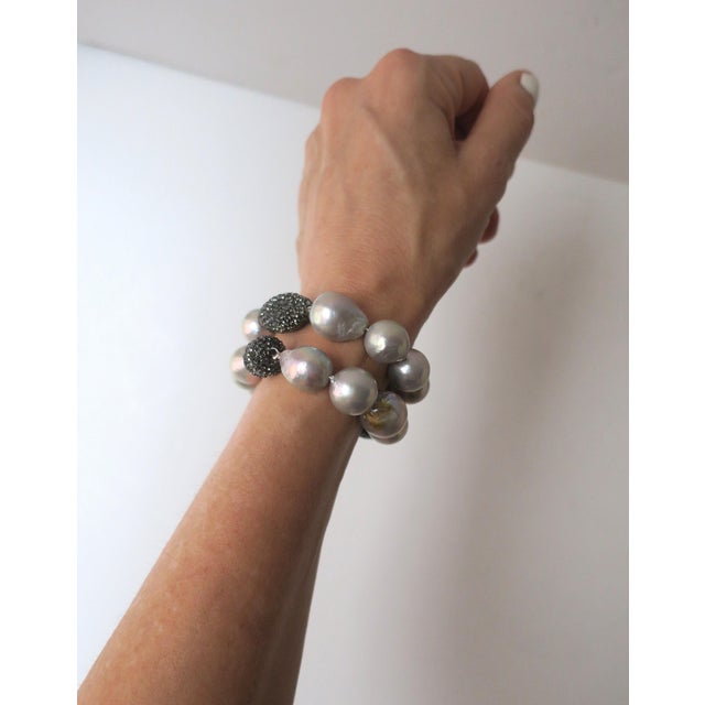 Baroque Pearl Necklace & Bracelets, Convertible, Circa 2000s For Sale In New York - Image 6 of 10
