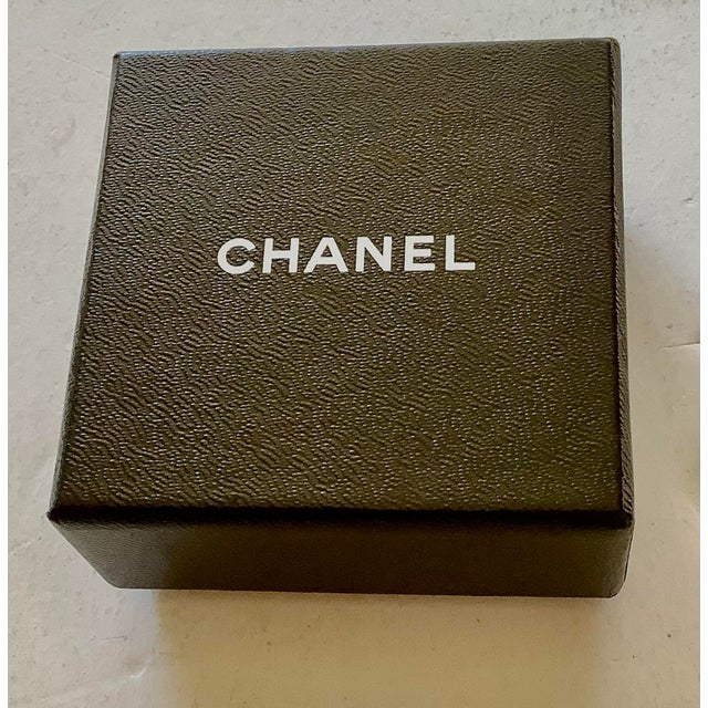 2010s 2017 Chanel Brooch Camellia Washed Denim Blue White Spring Double C CC For Sale - Image 5 of 6