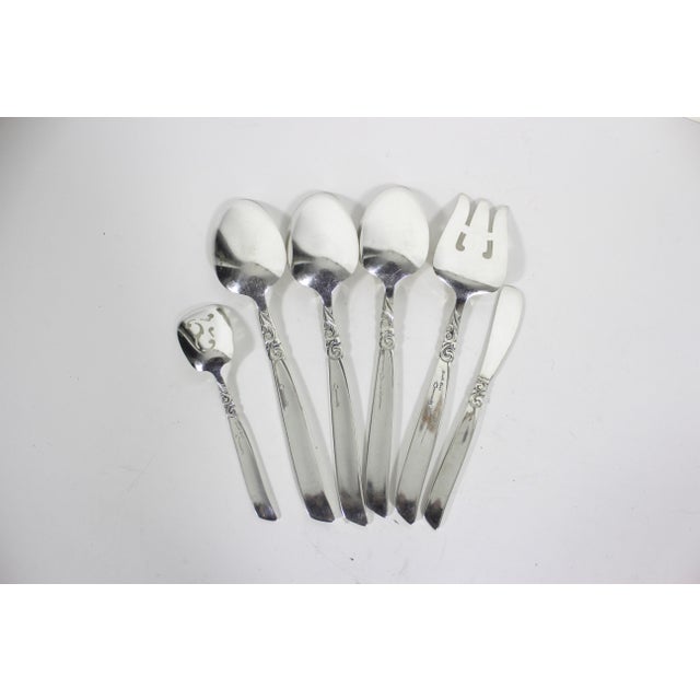 Oneida 1955 Hostess Set South Seas Community Silverplate Serving Spoons Pieces, Hosting Utensils, Large Spoon Fork - 6 Piece For Sale - Image 4 of 9
