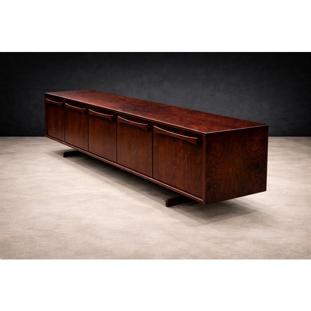 Brazilian Modern Rosewood Credenza With Bow Design by Novo Rumo, Brazil, 1960s For Sale In New York - Image 6 of 14