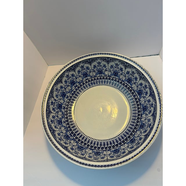 19th-Century Wedgwood “Brocade” Blue and White Pitcher and Wash Basin Set For Sale - Image 6 of 12