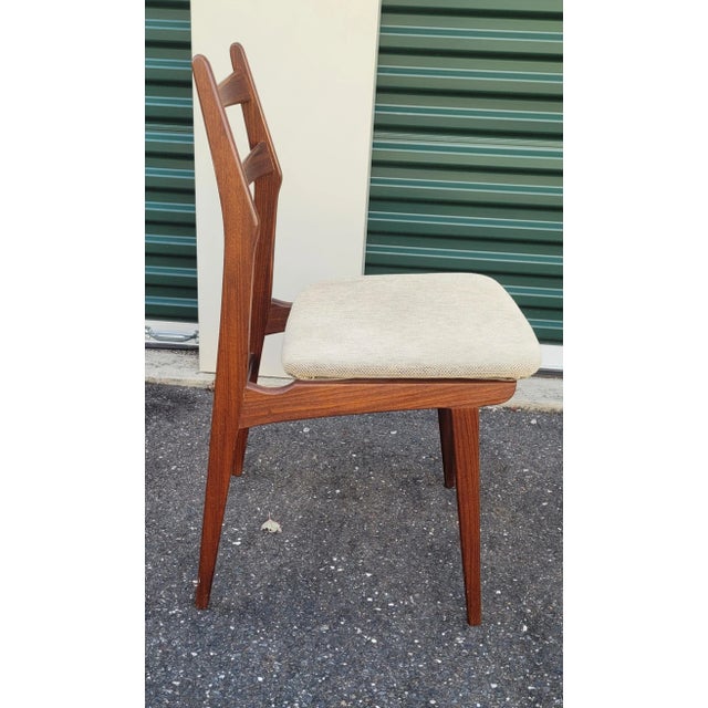 Mid-Century Modern Mid-20th Century Set of 6 Mid-Century Modern Dining Chairs For Sale - Image 3 of 14