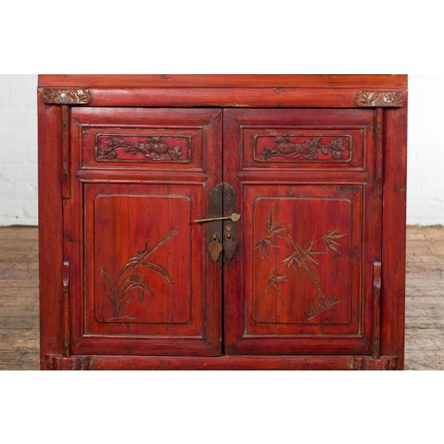 Mid 20th Century Chinese Red Lacquered Blanket Chest with Gilt Motifs and Guardian Lions For Sale - Image 5 of 12