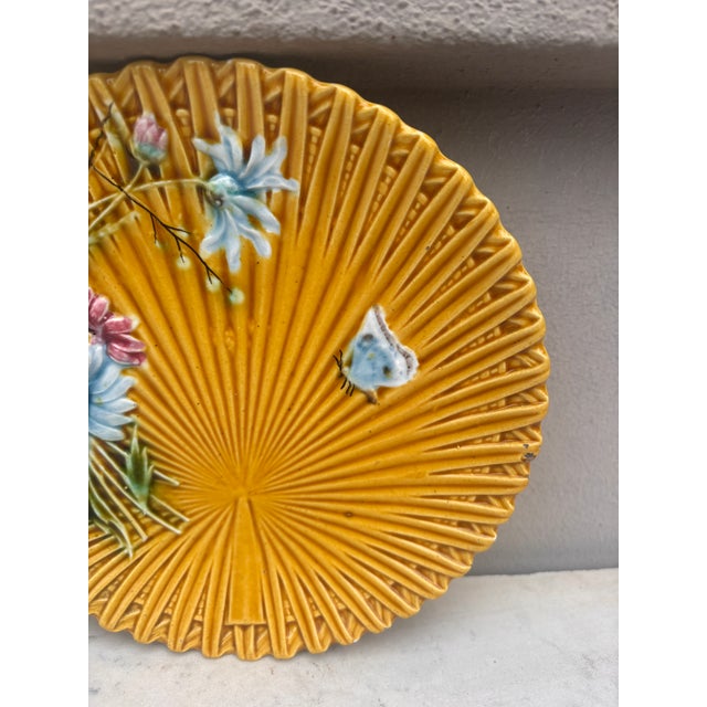 Villeroy & Boch Yellow Majolica Wheat & Butterfly Plate Villeroy Boch For Sale - Image 4 of 5