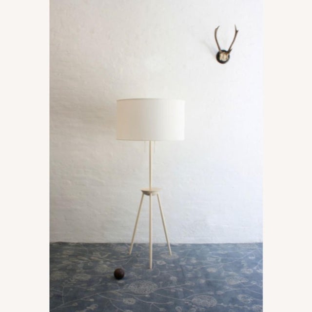 Mid-Century Modern BDDW Tripod Floor Lamp in Maple With Two Linen Shades For Sale - Image 3 of 9