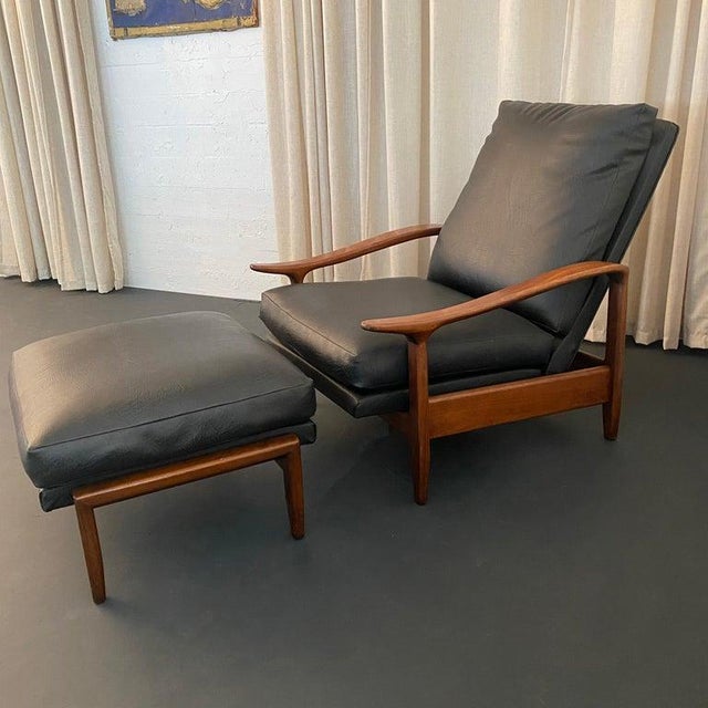 This Mid-Century Modern recliner lounge chair and matching ottoman set are attributed to Milo Baughman. The set features...