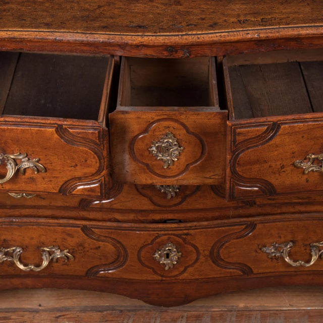 Louis XV Walnut Commode, 18th Century For Sale - Image 4 of 13