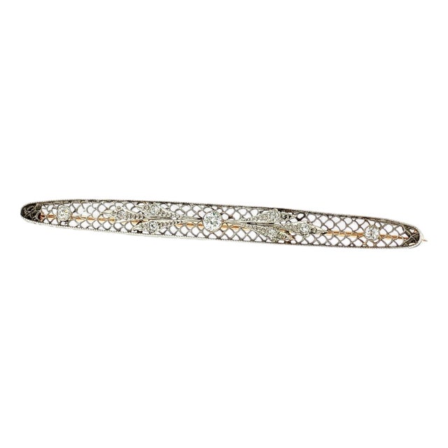 Early 20th-Century Platinum Over Gold 9 Diamond Filigree Bar Pin For Sale
