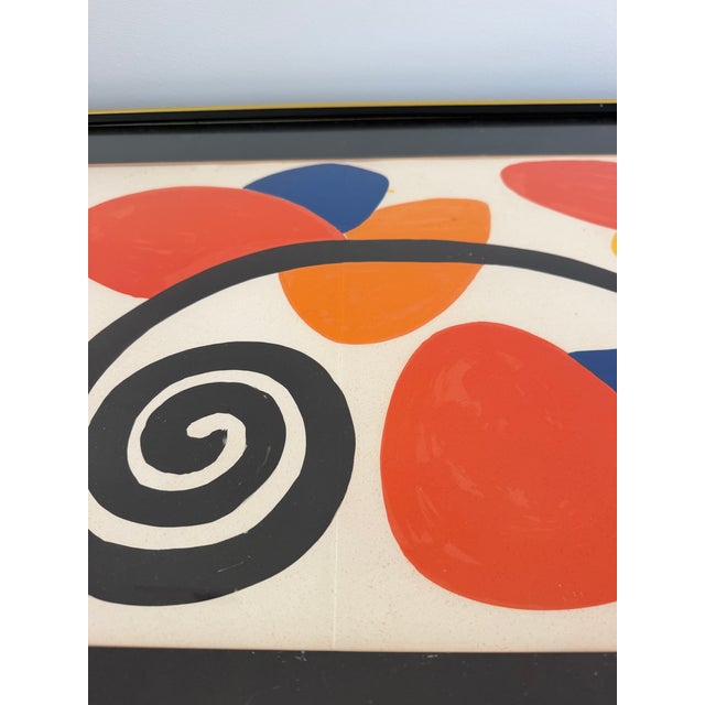 Alexander Calder 1970s Alexander Calder Mid-Century Modern Folio Lithograph, Framed For Sale - Image 4 of 7