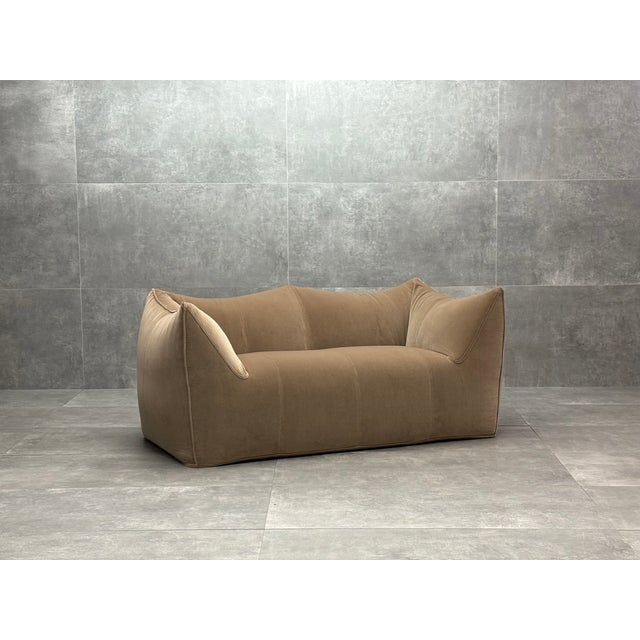 Beige Le Bambole 2-Seater Sofa in Camel Velvet by Mario Bellini for B&B Italia, 1970s For Sale - Image 8 of 8