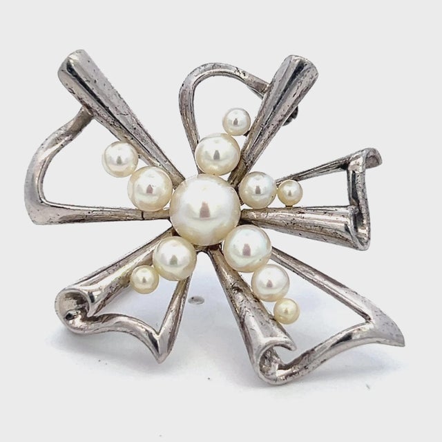 Contemporary 1990s Mikimoto Estate Akoya Pearl Brooch Pin Silver For Sale - Image 3 of 10