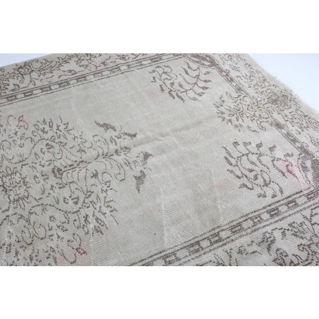Vintage Distressed Oushak Rug – Faded Neutrals, Classic Floral Medallion -4' 9'' X 7' 11'' For Sale - Image 11 of 12