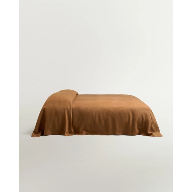 Mid-Century Modern Brand-New Nordic Knots Studio Linen Bedspread in Brandy, Large Size (104" X 110"). For Sale - Image 3 of 5