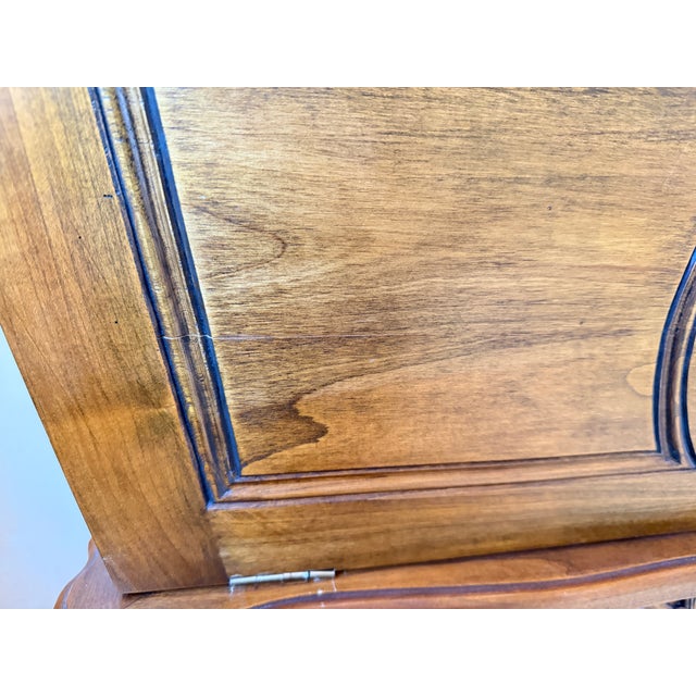 French Provincial Walnut-Veneer Dough Bin (Pétrin) Console, Early-Mid 20th C. Louis XIII Style For Sale In Santa Fe - Image 6 of 18